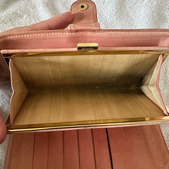 CHANEL CC Logo Caviar Skin Long Bifold Wallet - Picture 4 of 16